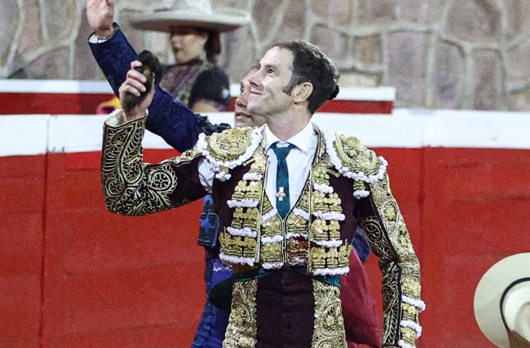 Arturo Saldívar muestra la oreja cortada en la Monumental Zacatecas