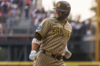 Padres reinstala al primera base sensación Ty France