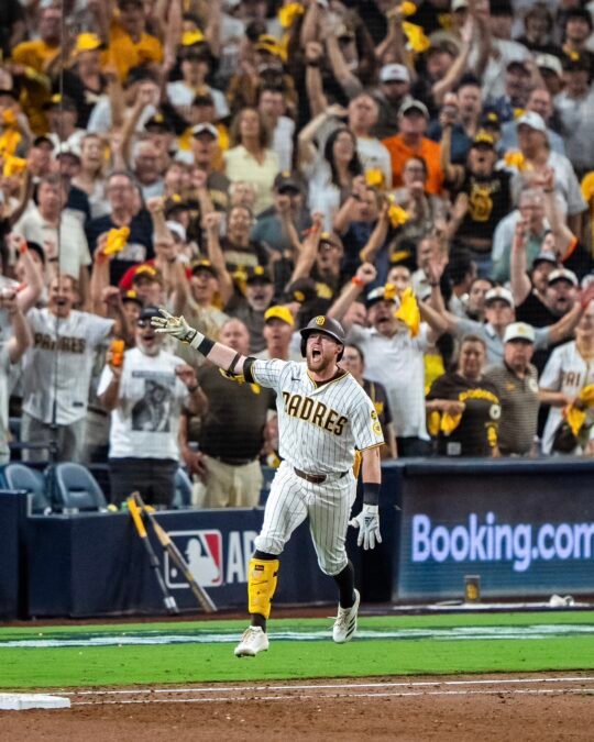 Los Padres vencieron a los Brewers en el juego 3.