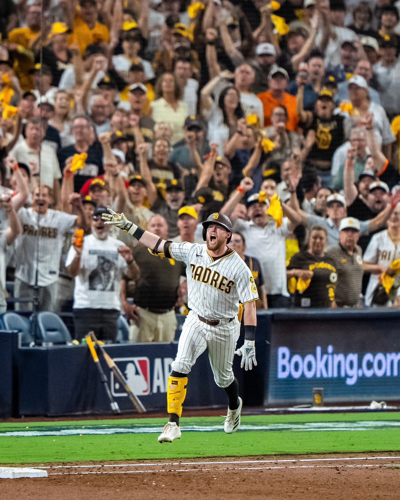 Los Padres vencieron a los Brewers en el juego 3.