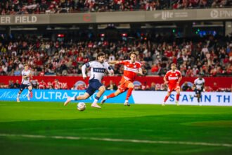 Pese a la derrota Vancouver continúa como líder.