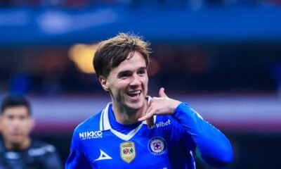 Agustín Palavecino, de Cruz Azul, festeja un gol ante FC Juárez en el Estadio Banorte