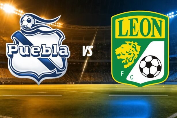 Escudos del Club Puebla y del León frente a frente en un estadio, con la palabra VS al centro.