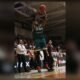 Mineros vs Diablos Rojos: un jugador de Diablos Rojos con la camiseta verde lanza un triple en el Gimnasio Marcelino González durante la serie del Play-In ante Mineros.