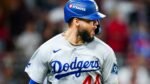 Andy Pagés, de los Dodgers de Los Ángeles, grita tras su sencillo que remolcó dos carreras en el Juego 4 ante los Braves.