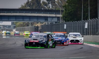 Los autos número 9 de Paul Jourdain y número 29 de José Arellano, de la GTM Súper Copa, en el Autódromo Hermanos Rodríguez