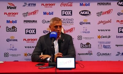 Hernán Crespo, entrenador del Atlas, habla en la conferencia de prensa posterior al partido ante el Necaxa