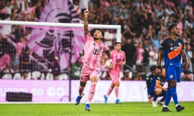 Un jugador del Inter Miami celebra con el dedo al cielo un gol ante FC Cincinnati en el Nu Stadium
