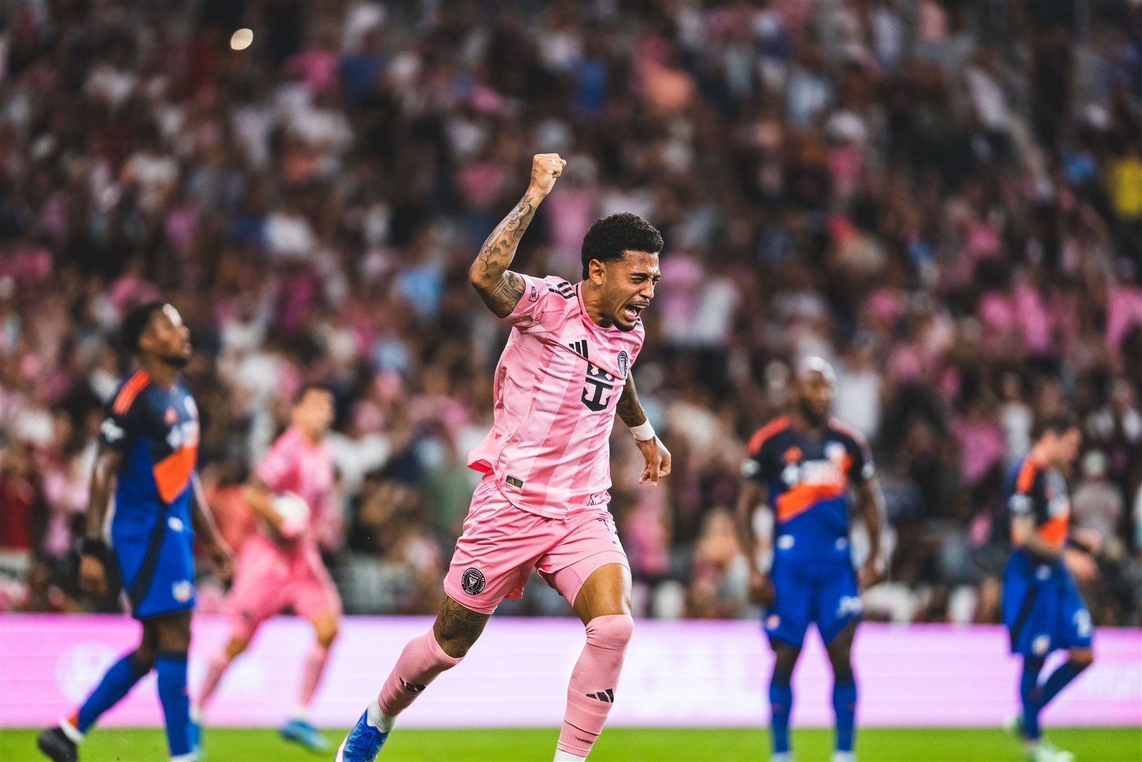 Un jugador del Inter Miami grita su gol ante FC Cincinnati en el Nu Stadium