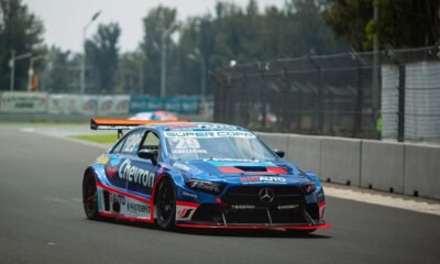 El auto #29 de José Arellano, de Chevron Racing, rueda en el Autódromo Hermanos Rodríguez con la imagen de Chevron y Big Auto