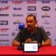 Juan Reynoso, entrenador del Necaxa, habla en la conferencia de prensa posterior a la derrota 0-2 ante el Atlas