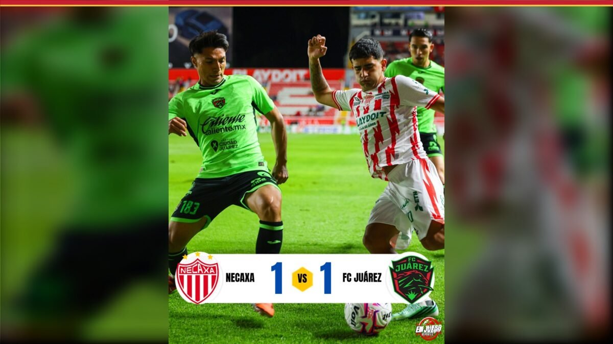 Necaxa 1, FC Juárez 1 en el Estadio Victoria: un jugador de Juárez y otro de Necaxa disputan el balón