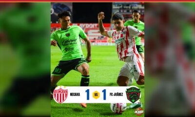 Necaxa 1, FC Juárez 1 en el Estadio Victoria: un jugador de Juárez y otro de Necaxa disputan el balón