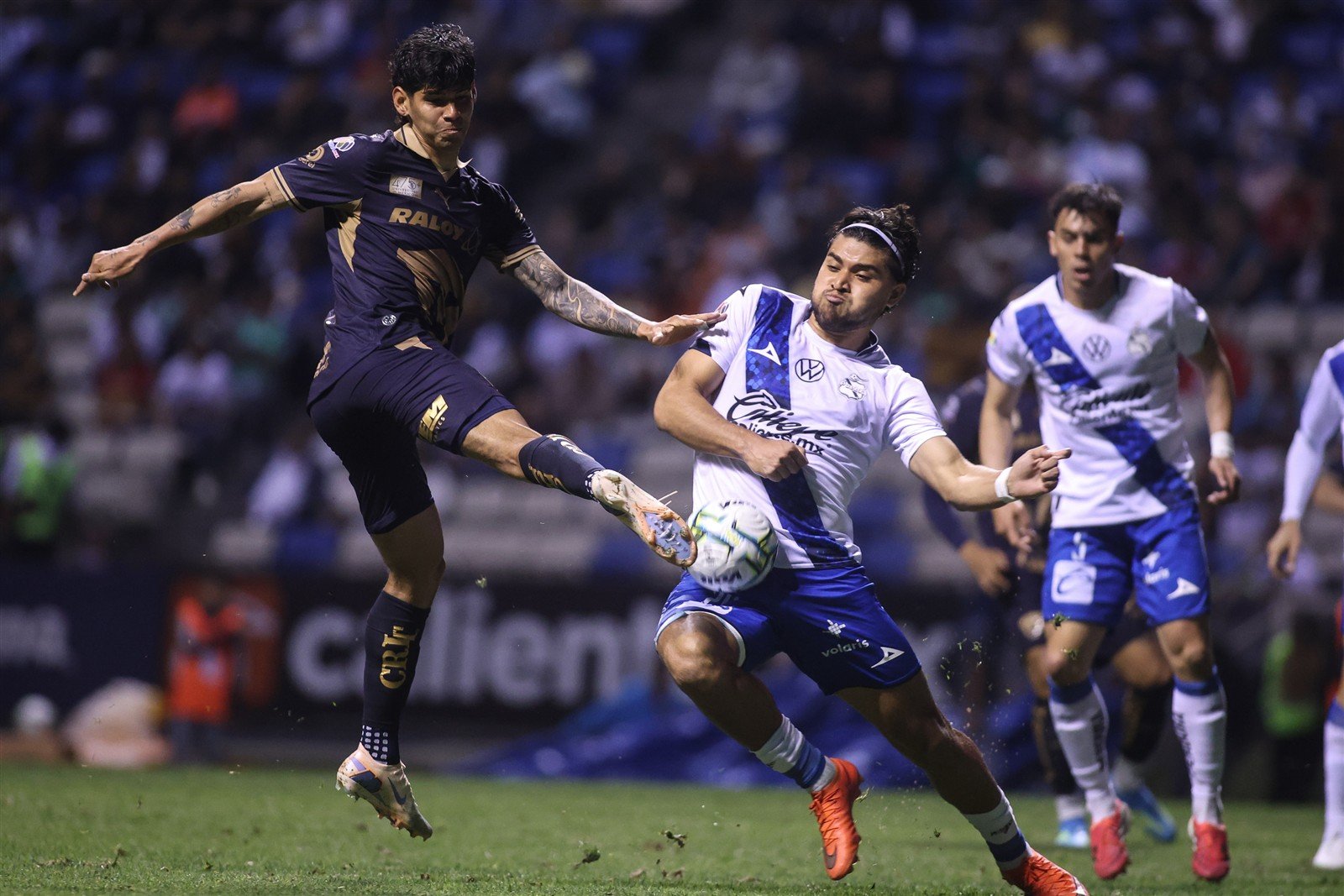 ¡Pumas gana 2-1 en Puebla y se niega a morir!