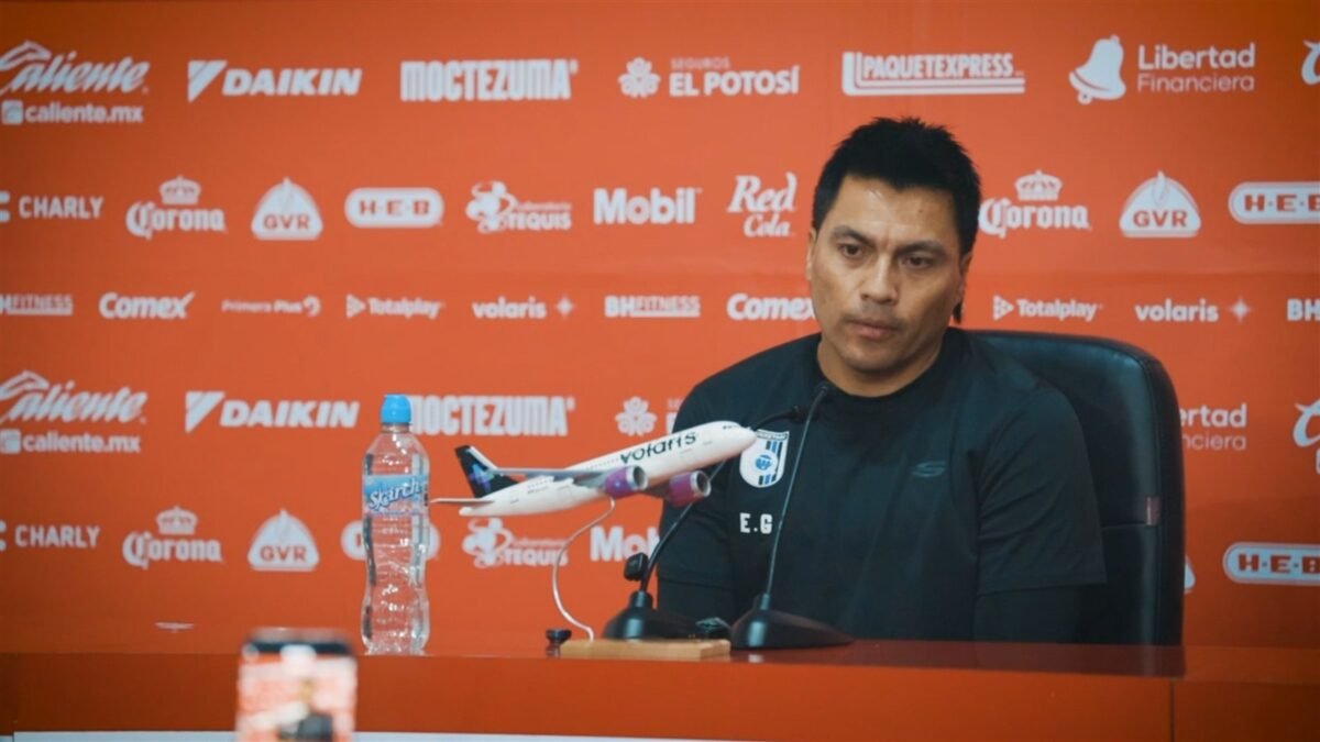 Esteban González, técnico del Querétaro, en la conferencia de prensa tras la derrota 2-1 ante San Luis