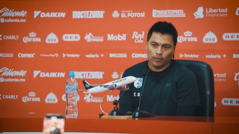 Esteban González, técnico del Querétaro, en la conferencia de prensa tras la derrota 2-1 ante San Luis