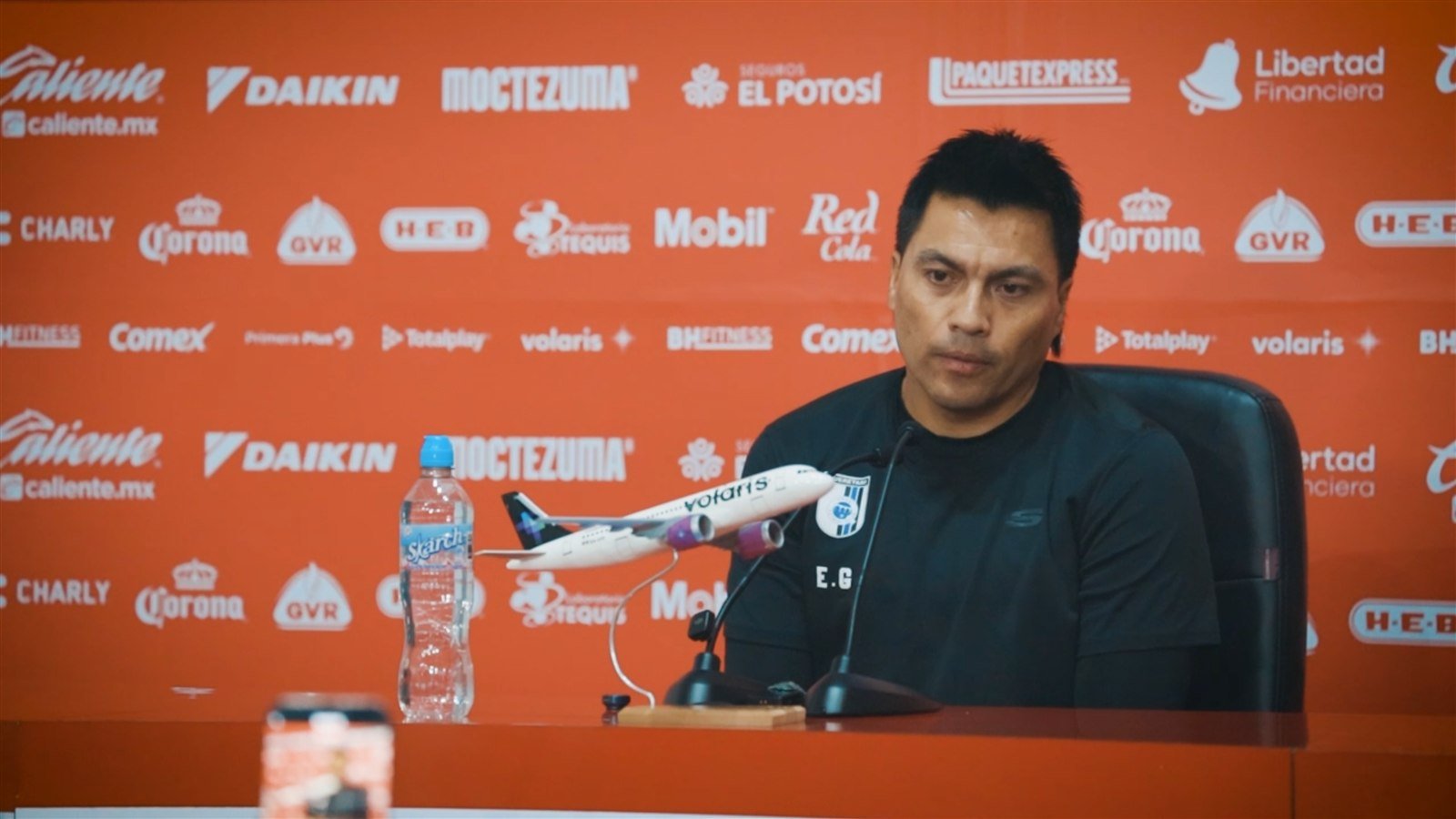 Esteban González, técnico del Querétaro, en la conferencia de prensa tras la derrota 2-1 ante San Luis