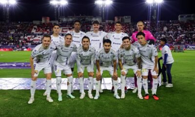 Once inicial del Atlético de San Luis en la foto oficial antes del partido ante Querétaro en el Estadio Libertad Financiera