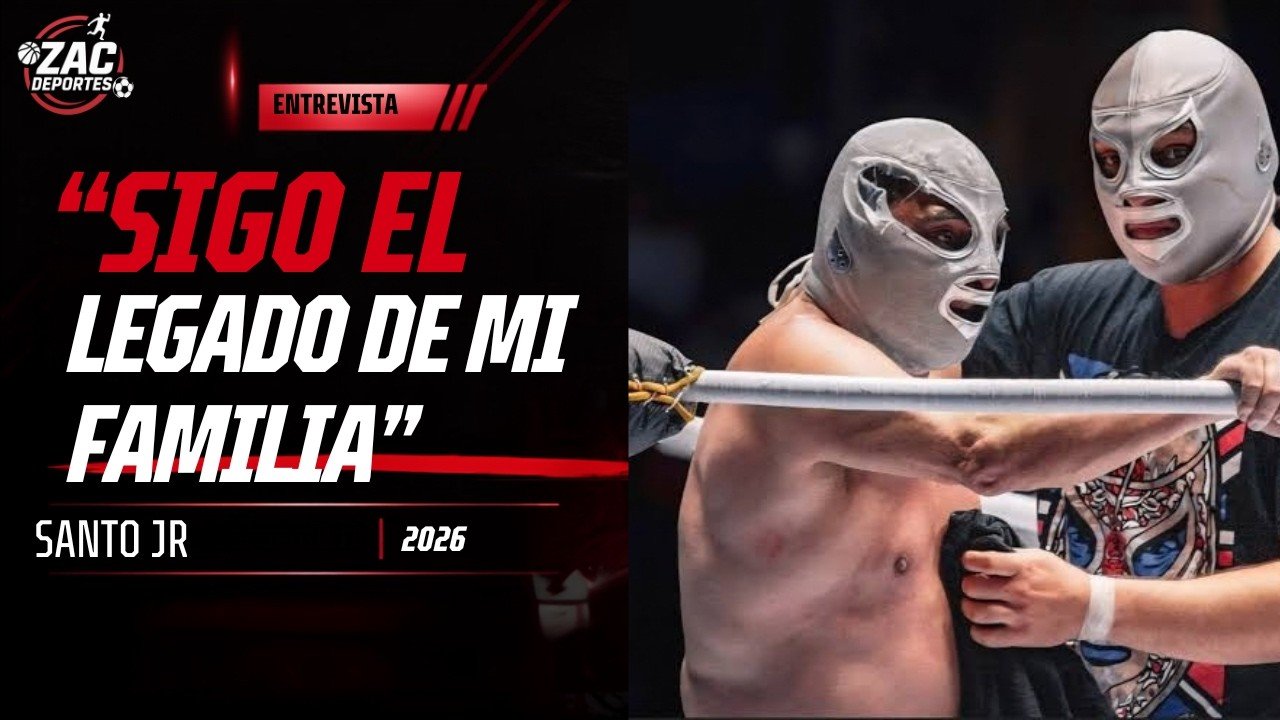 El Santo Jr., con su máscara plateada, en la imagen de la entrevista exclusiva de Zac Deportes: Sigo el legado de mi familia.