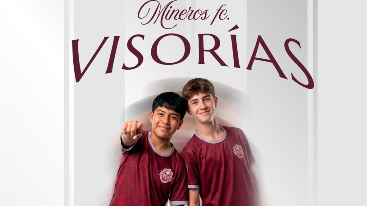 Visorías oficiales en Fresnillo: dos jóvenes futbolistas con la camiseta de Mineros FC Zacatecas en el cartel de las visorías.